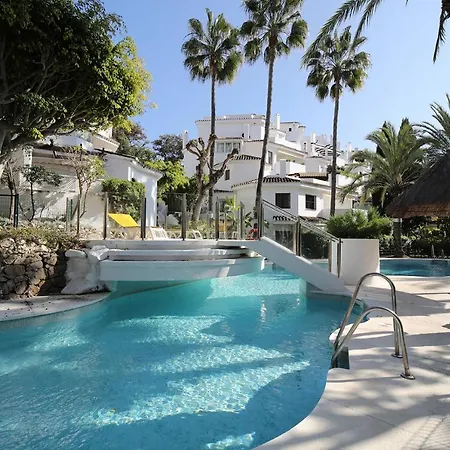 Golden With Jacuzzi Apartment Marbella
