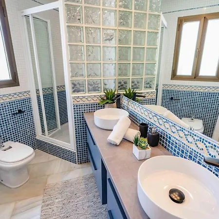 Golden With Jacuzzi Apartment