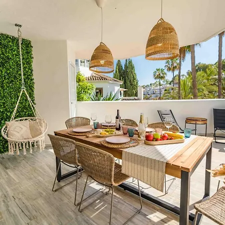 Golden With Jacuzzi Apartment