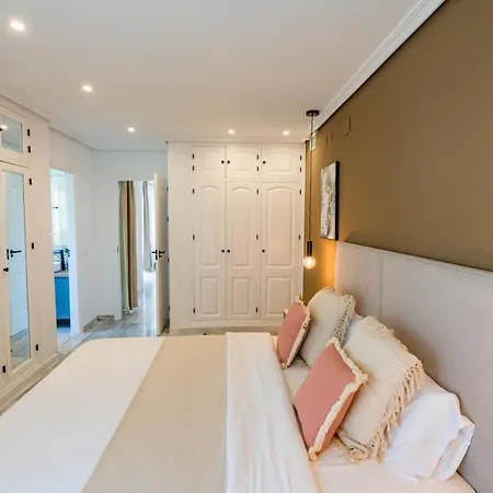 Golden With Jacuzzi Apartment *