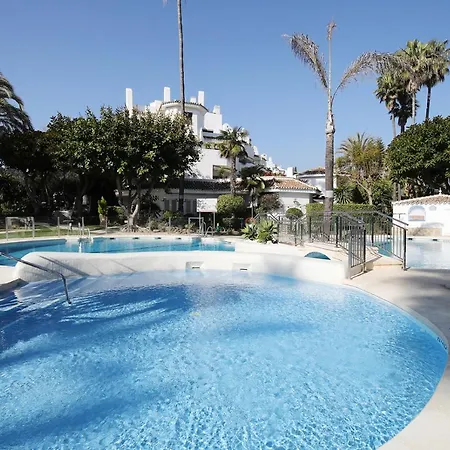 Golden With Jacuzzi Apartment *