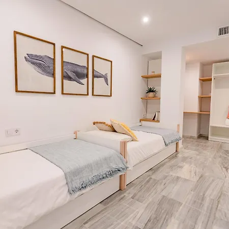 Golden With Jacuzzi Apartment
